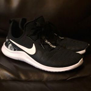 Nike Free TR 8 - Black/White/Botanical